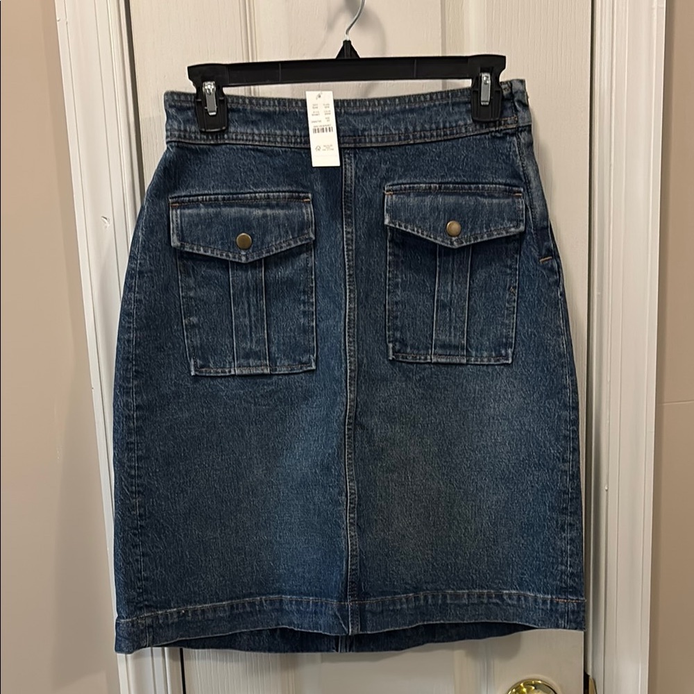 NWT. J Crew Denim Skirt with Pocket Detail. Size 27.